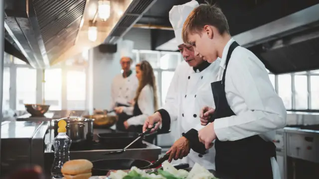 How to Train and Maintain Quality Restaurant Staff in Corporate Cafeterias